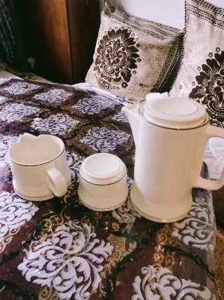 Juego de té de porcelana blanca