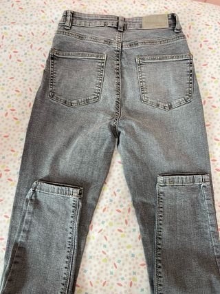 Pantalón vaquero gris elástico T: 34. Un solo uso