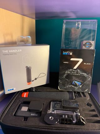 GoPro HERO 7 Black + The Handler