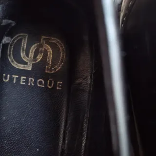 Mocasines Uterqüe negros con hebilla dorada