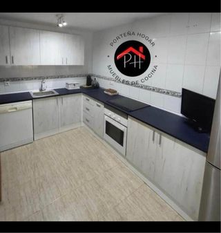 Cocinas modulares rojas y blancas