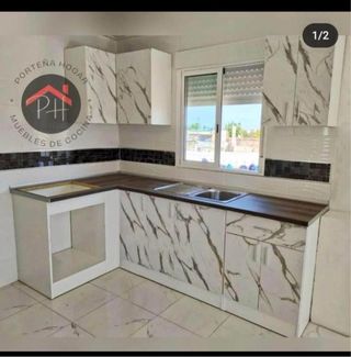 Cocinas modulares rojas y blancas