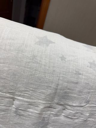 Cortina verde y blanca de tela