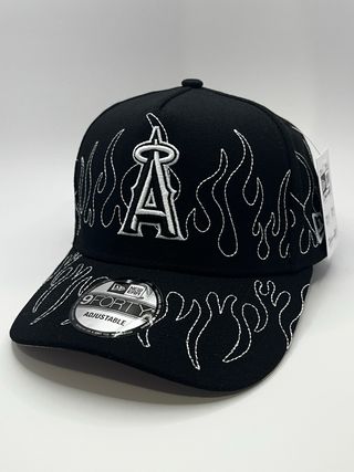 gorra es una New Era Anaheim Angels Flames 9FORTY