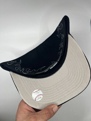 gorra es una New Era Anaheim Angels Flames 9FORTY