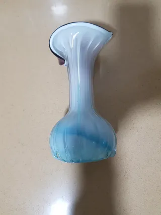 Jarrón de cristal morado y azul celeste