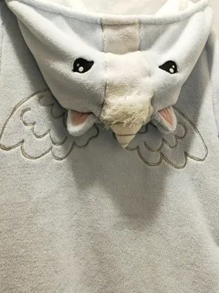 Bata unicornio suave y calentita