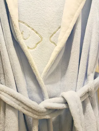 Bata unicornio suave y calentita