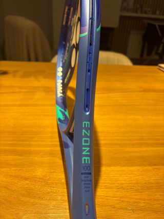 Raqueta Yonex Ezone 100 Grip 2