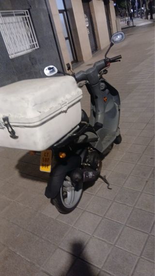 Peugeot 50 Scooter Gris y Blanco
