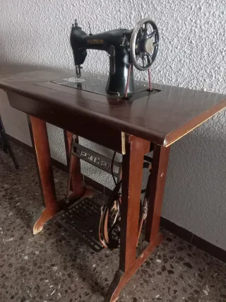 Máquina de coser Wertheim antigua