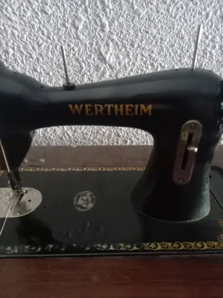 Máquina de coser Wertheim antigua