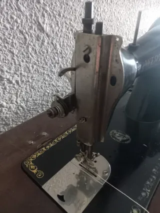 Máquina de coser Wertheim antigua