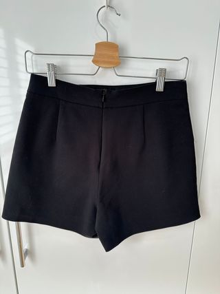 Falda pantalón negra con botones