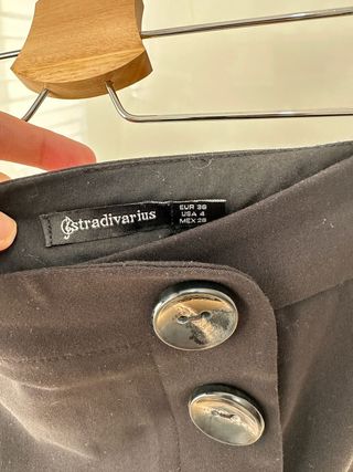 Falda pantalón negra con botones