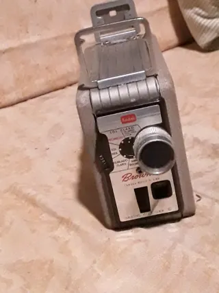 Lotto di 2 fotocamere 8mm Kodak e Keystone