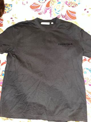 Camisetas essentials 25€ cada unidad