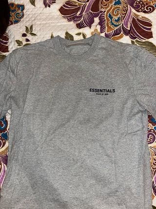 Camisetas essentials 25€ cada unidad