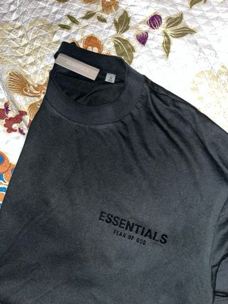 Camisetas essentials 25€ cada unidad