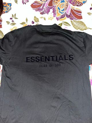 Camisetas essentials 25€ cada unidad