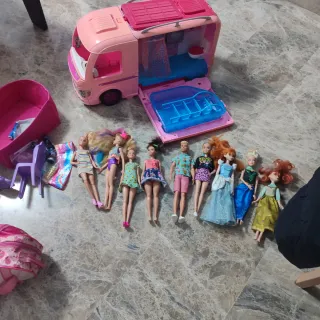 Autocarava, Barbies  y accesorios