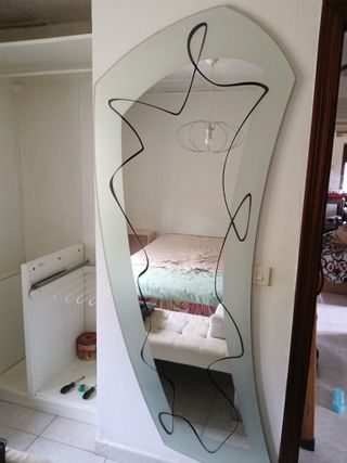 Espejo asimétrico moderno