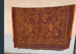 Colcha antigua bordada