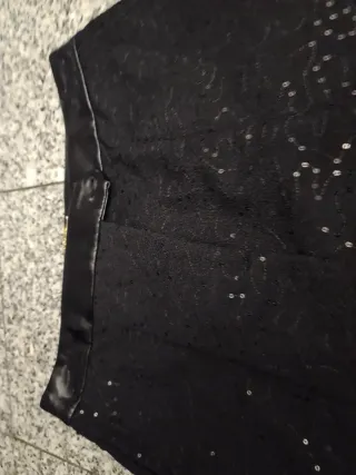 Calça Fracomina preta com efeito lantejoulas