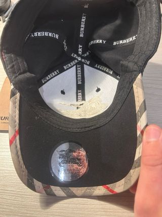 Gorra Burberry Negra con Logo Ecuestre