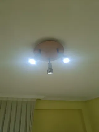 Foco de techo madera y metal