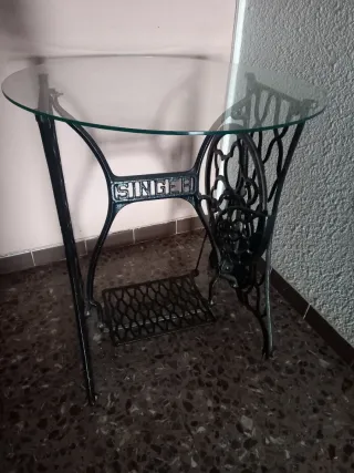 Mesa Singer antigua cristal metal