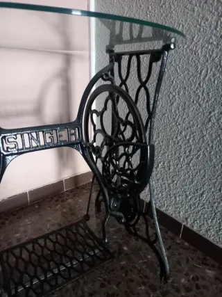 Mesa Singer antigua cristal metal
