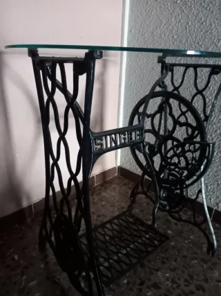 Mesa Singer antigua cristal metal