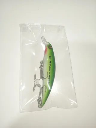 Señuelo de pesca verde y rojo