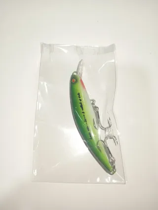 Señuelo de pesca verde y rojo