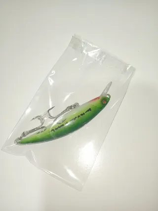 Señuelo de pesca verde y rojo