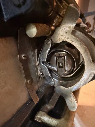 Máquina de coser Alfa antigua