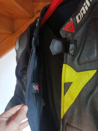 Mono Dainese Negro y Amarillo
