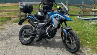 Moto Voge 650 DSX Negra y Azul