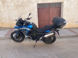 Moto Voge 650 DSX Negra y Azul