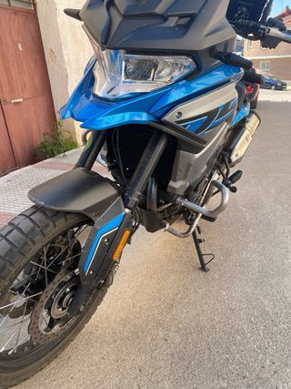 Moto Voge 650 DSX Negra y Azul