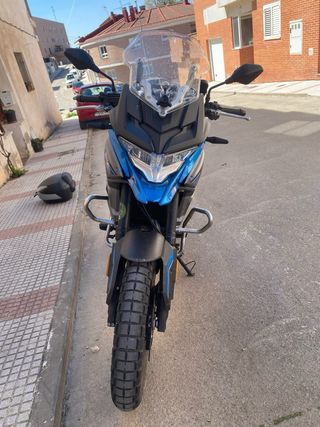Moto Voge 650 DSX Negra y Azul
