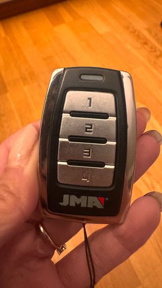 Mando Garaje JMA 4 Botones. Tengo 2, cada uno 20€