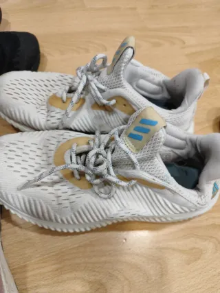 Lote 3 pares zapatillas Adidas y Nike