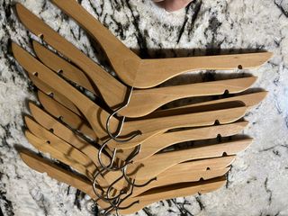 Perchas de madera infantiles. Lote de 10 unidades