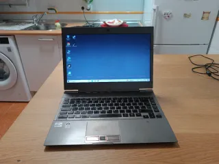 Portátil Toshiba Gris