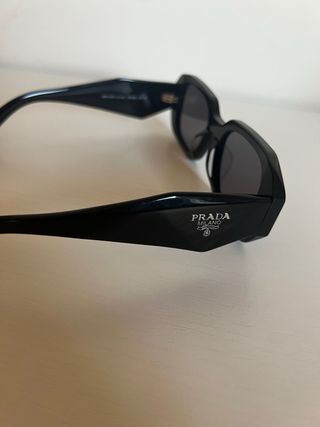 Occhiali Prada neri