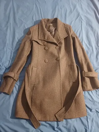 Cappotto grigio doppiopetto con cintura