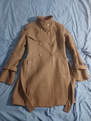 Cappotto grigio doppiopetto con cintura