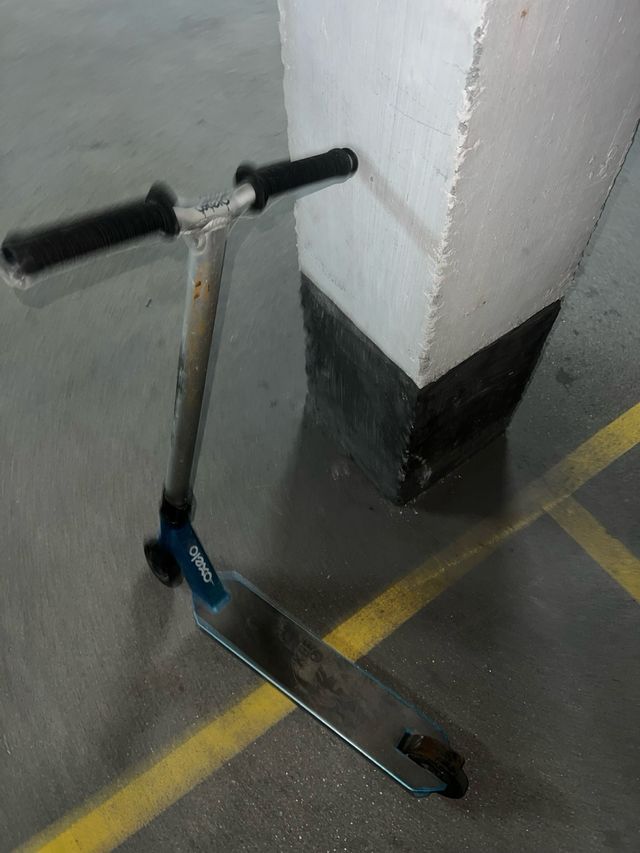 Patinete freestyle plateado